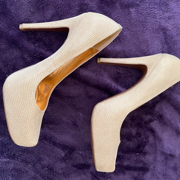 BCBG Tan Heels - Picture 3 of 7